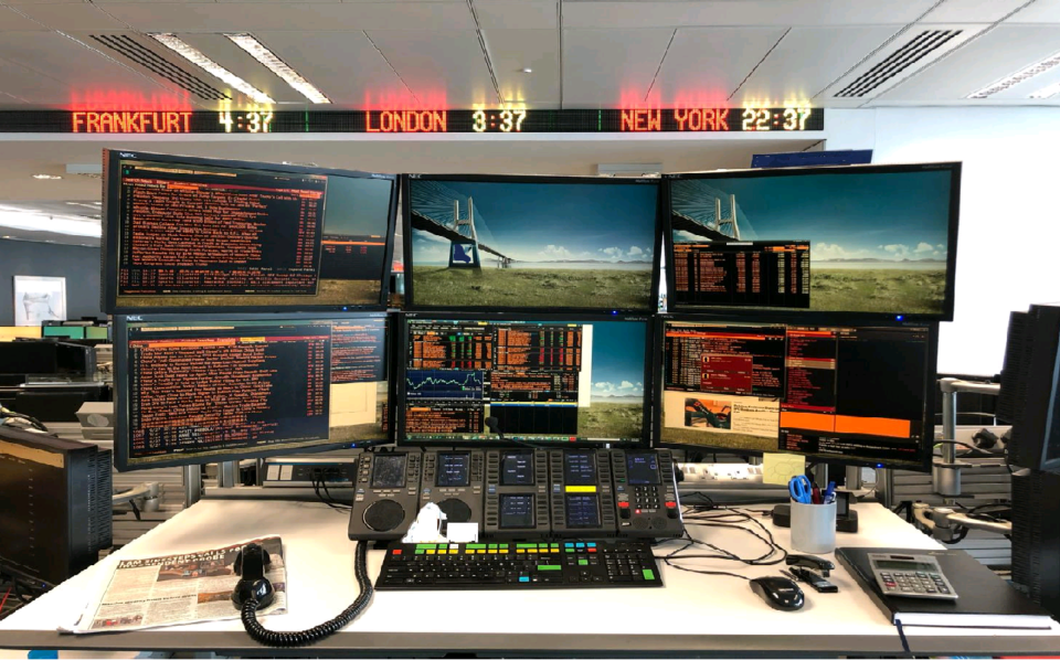 picture of a trading floor